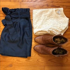 Francesca’s medium belted waist skirt